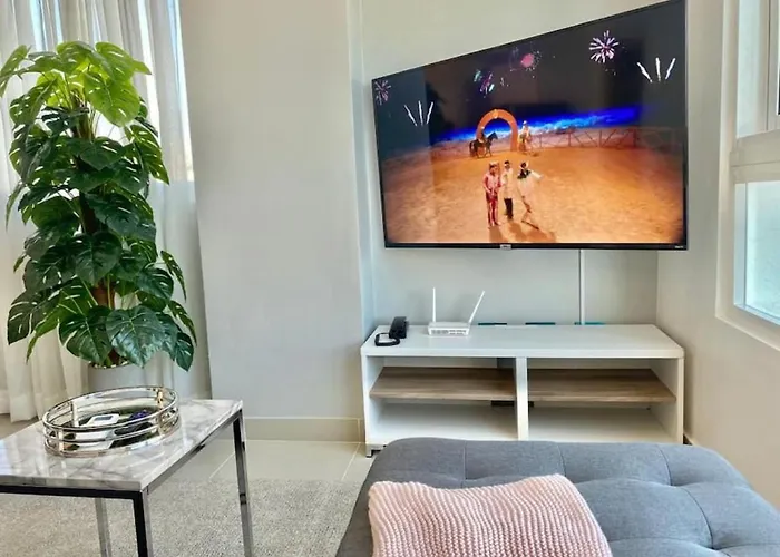 Cozy City Center Condo Full Ac